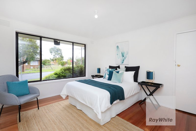 Photo - 128 Carrick Drive, Gladstone Park VIC 3043 - Image 10