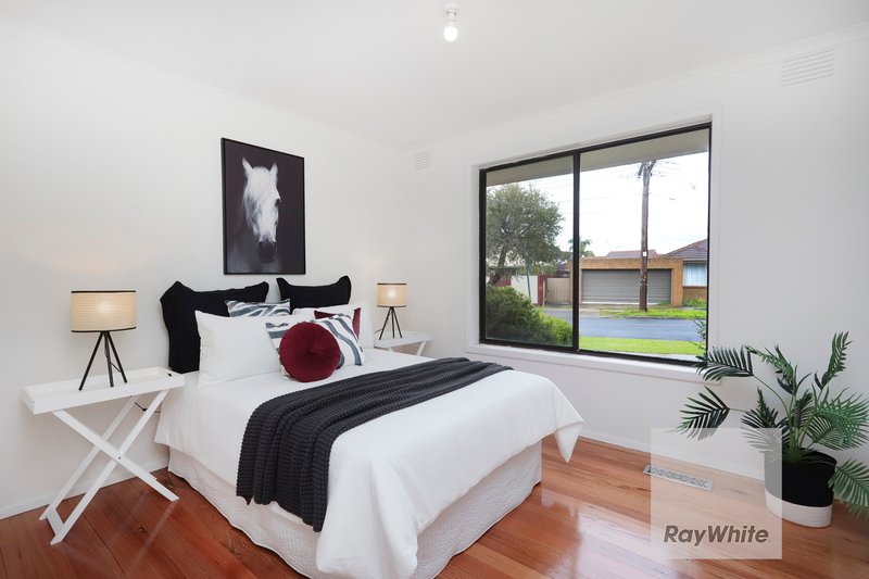 Photo - 128 Carrick Drive, Gladstone Park VIC 3043 - Image 12