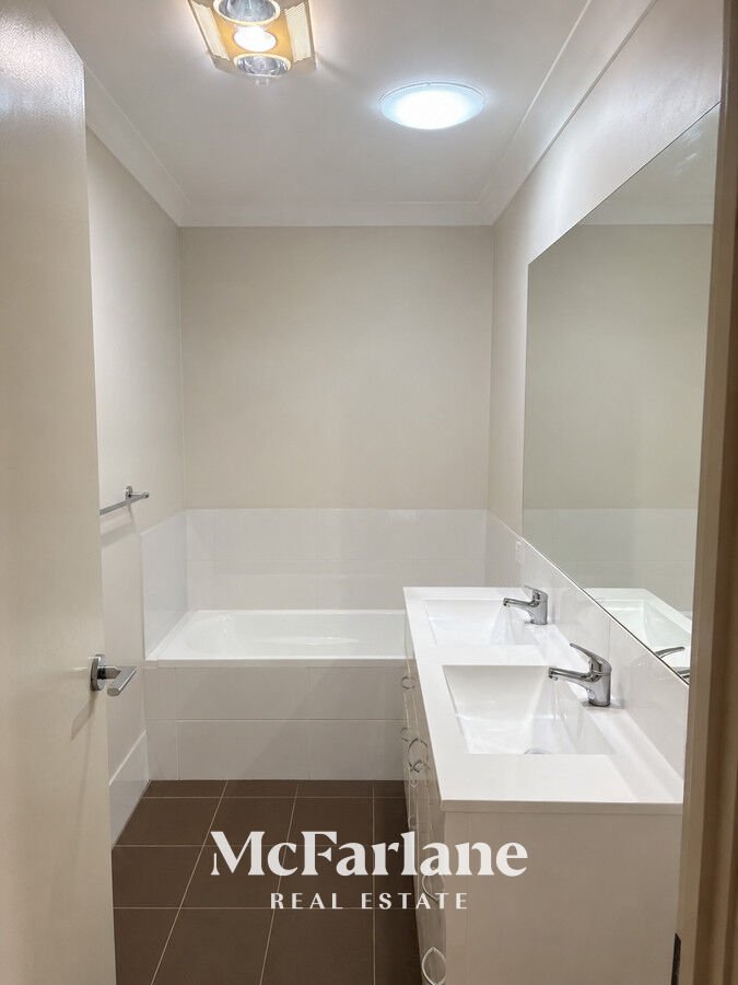 Photo - 1/28 Croudace Road, Elermore Vale NSW 2287 - Image 4