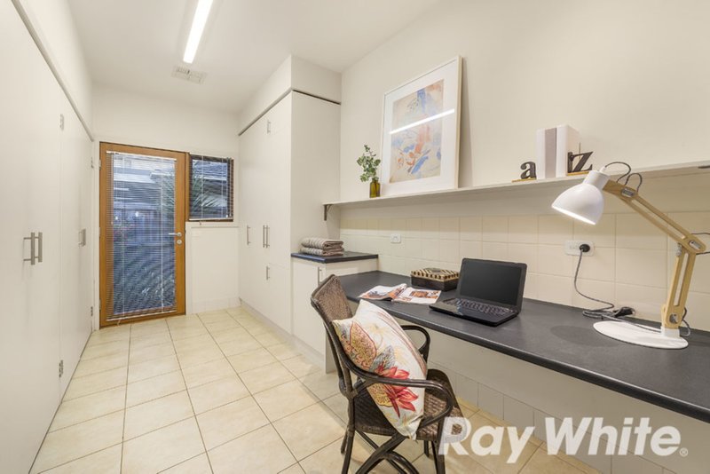 Photo - 128 Ernest Jones Drive, Macleod VIC 3085 - Image 9