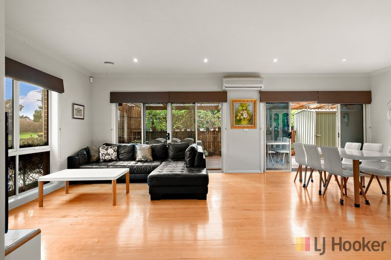 Photo - 1/28 Fromhold Drive, Doncaster VIC 3108 - Image 2