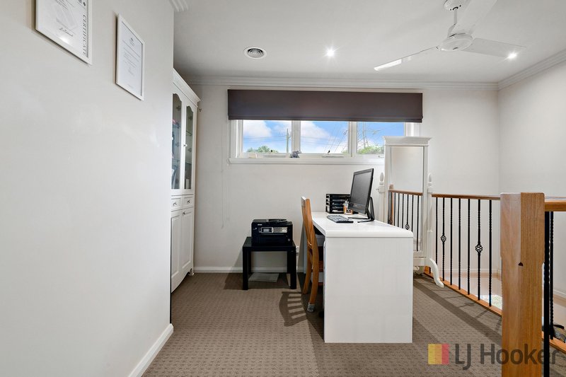 Photo - 1/28 Fromhold Drive, Doncaster VIC 3108 - Image 6