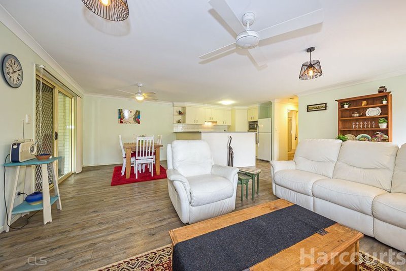 Photo - 1/28 Headsail Dr , Banksia Beach QLD 4507 - Image 3