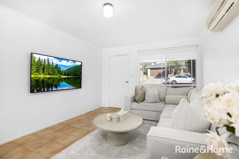 Photo - 1/28 Hempstalk Crescent, Kariong NSW 2250 - Image 3