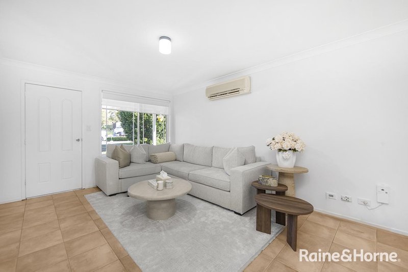 Photo - 1/28 Hempstalk Crescent, Kariong NSW 2250 - Image 4