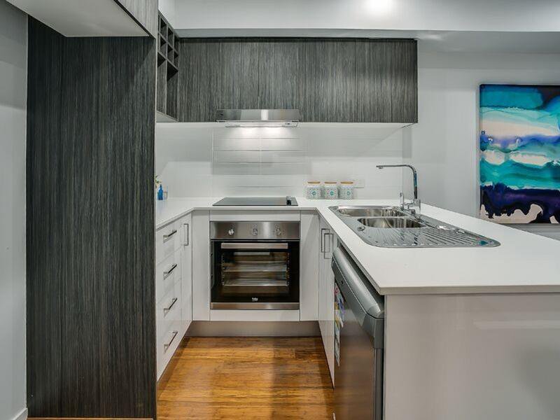 Photo - 1/28 Howsan Street, Mount Gravatt East QLD 4122 - Image 2