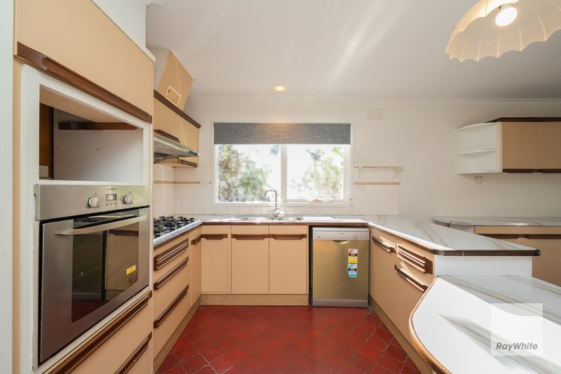 Photo - 128 King Arthur Drive, Glen Waverley VIC 3150 - Image 2
