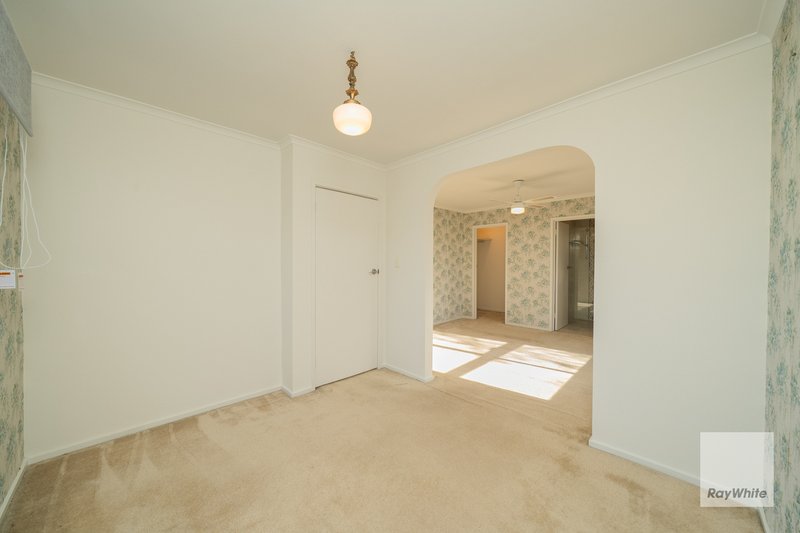 Photo - 128 King Arthur Drive, Glen Waverley VIC 3150 - Image 7