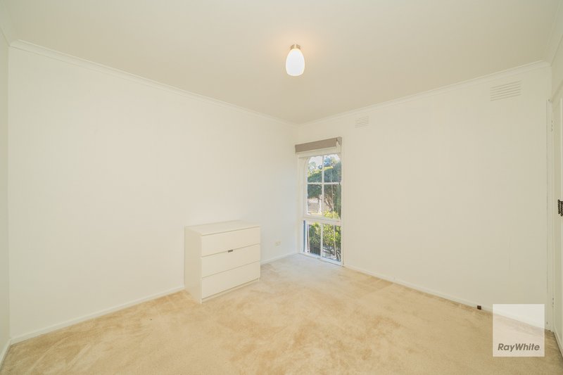 Photo - 128 King Arthur Drive, Glen Waverley VIC 3150 - Image 12