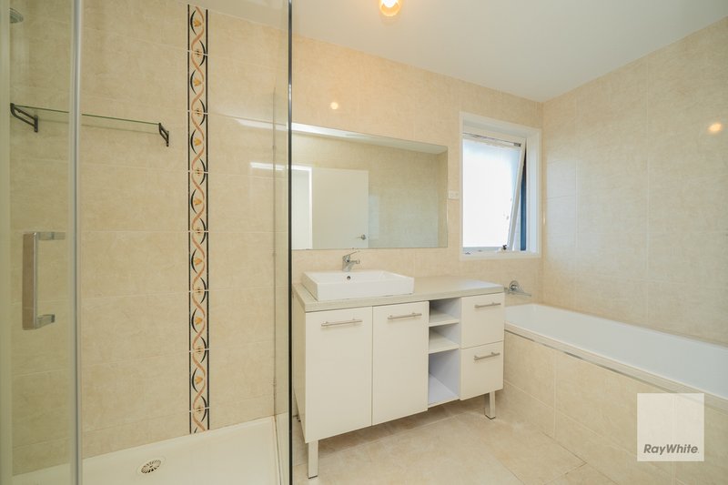Photo - 128 King Arthur Drive, Glen Waverley VIC 3150 - Image 14