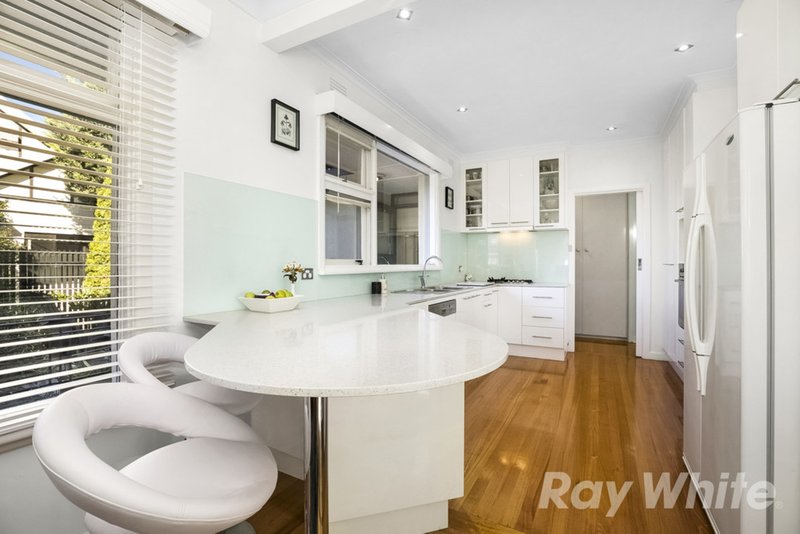 Photo - 1/28 Leicester Avenue, Glen Waverley VIC 3150 - Image 2