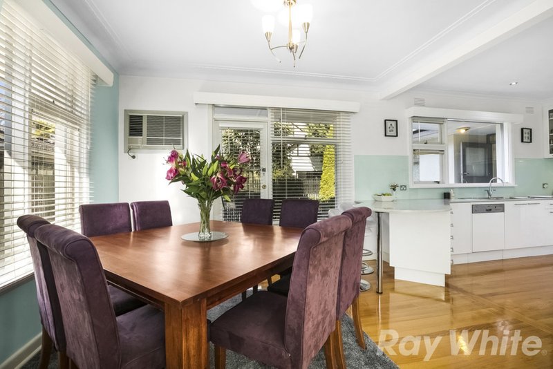 Photo - 1/28 Leicester Avenue, Glen Waverley VIC 3150 - Image 3