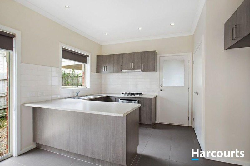 Photo - 1/28 Lindsay Street, Macleod VIC 3085 - Image 2