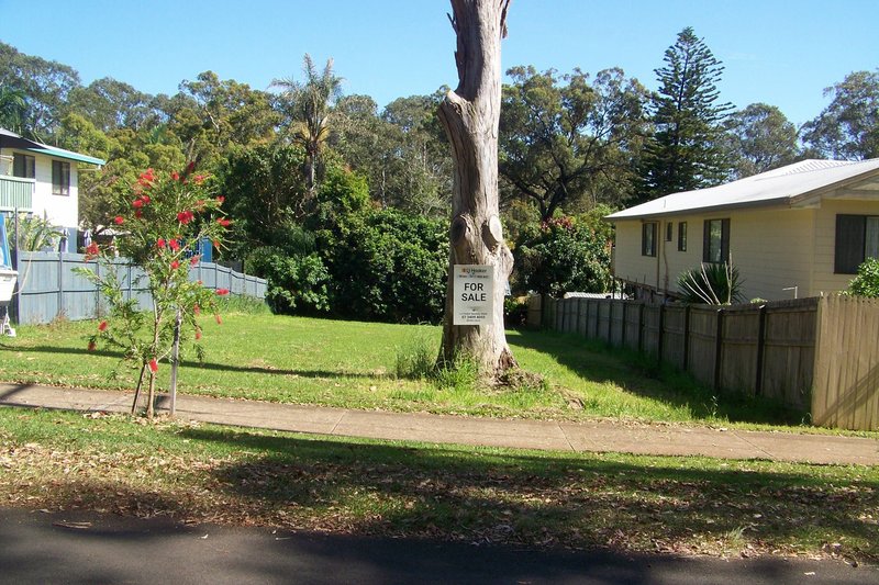 Photo - 128 Lucas Drive, Lamb Island QLD 4184 - Image 2