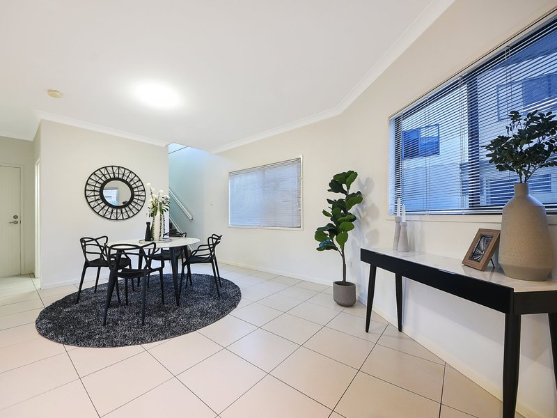 Photo - 1/28 Lutana Street, Stafford QLD 4053 - Image 7