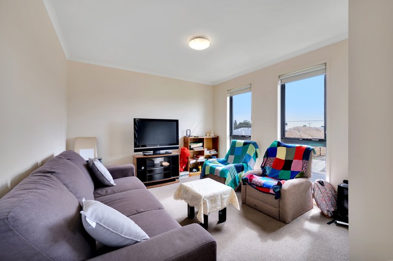 Photo - 1/28 Malcliff Road, Newhaven VIC 3925 - Image 4