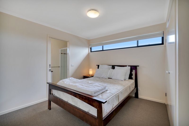Photo - 1/28 Malcliff Road, Newhaven VIC 3925 - Image 5