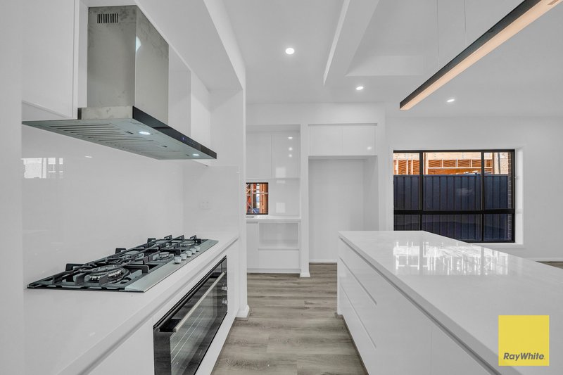 Photo - 128 Mckinley Drive, Truganina VIC 3029 - Image 6