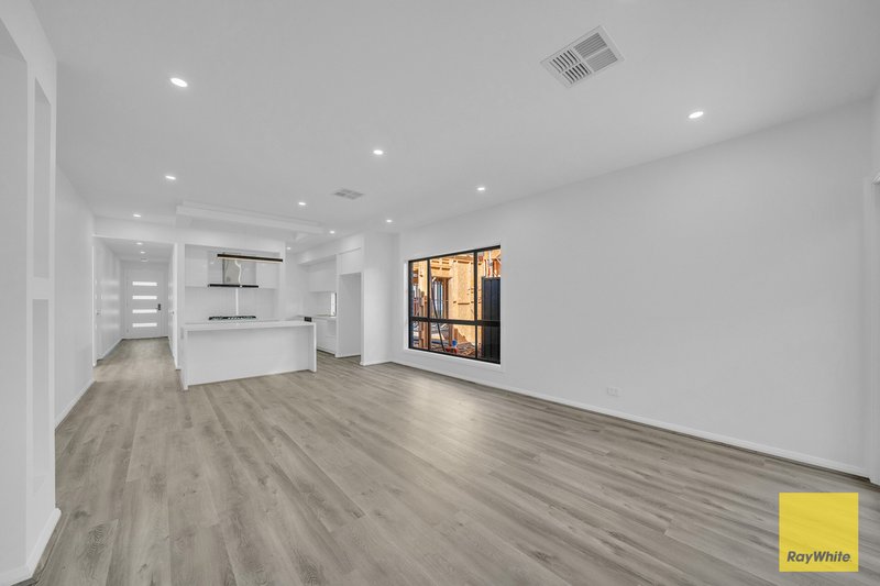 Photo - 128 Mckinley Drive, Truganina VIC 3029 - Image 8