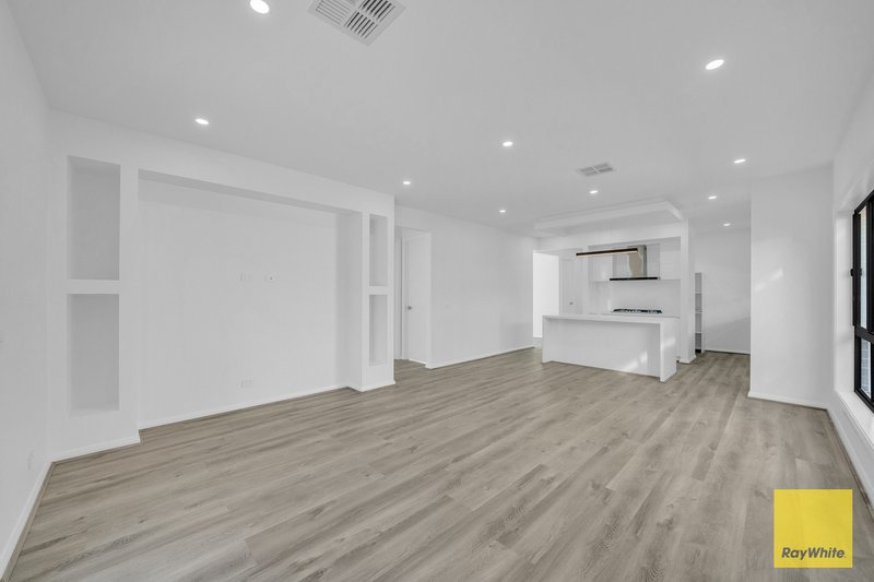 Photo - 128 Mckinley Drive, Truganina VIC 3029 - Image 9