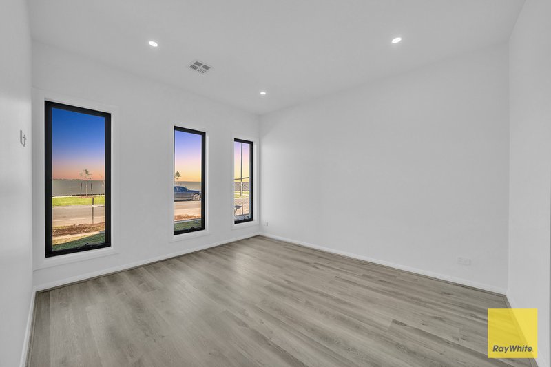 Photo - 128 Mckinley Drive, Truganina VIC 3029 - Image 10