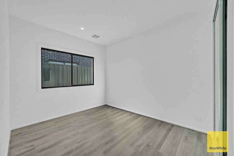 Photo - 128 Mckinley Drive, Truganina VIC 3029 - Image 12