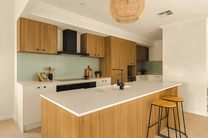 Photo - 128 Midsummer Avenue, Jindalee WA 6036 - Image 4