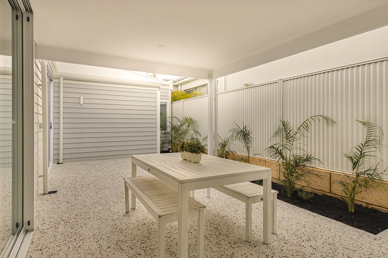 Photo - 128 Midsummer Avenue, Jindalee WA 6036 - Image 9