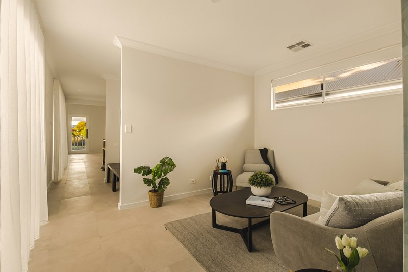Photo - 128 Midsummer Avenue, Jindalee WA 6036 - Image 11