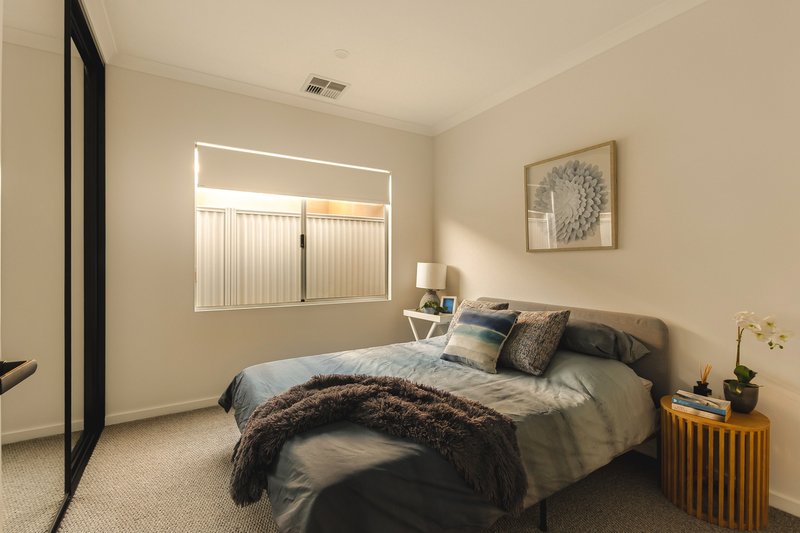 Photo - 128 Midsummer Avenue, Jindalee WA 6036 - Image 18