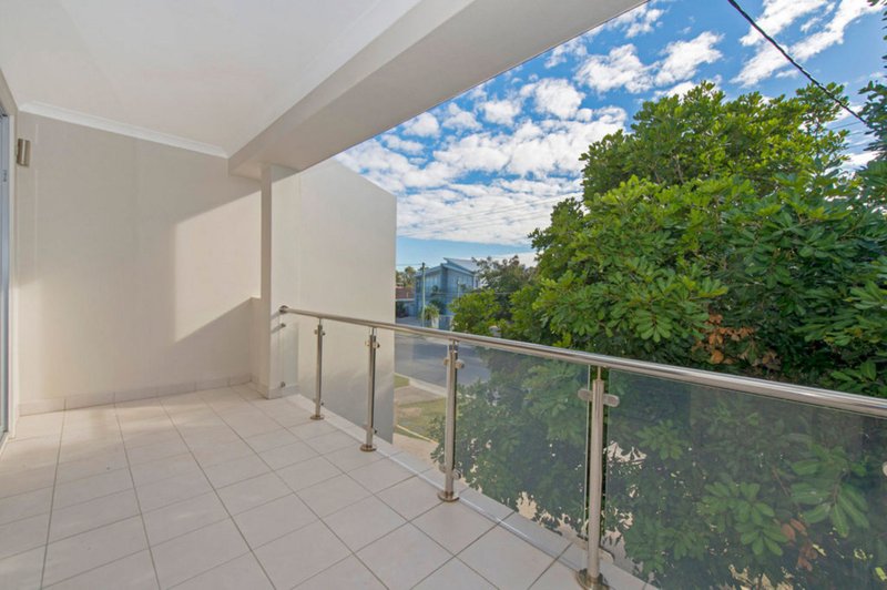 Photo - 1/28 Milton Avenue, Paradise Point QLD 4216 - Image 10