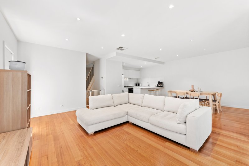 Photo - 1/28 Monash Street, Box Hill South VIC 3128 - Image 2