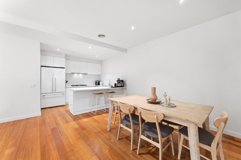 Photo - 1/28 Monash Street, Box Hill South VIC 3128 - Image 3