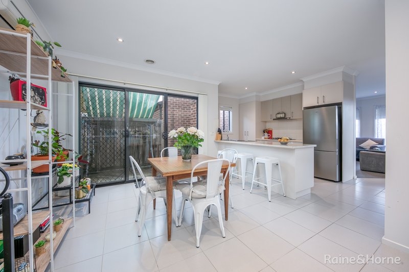 Photo - 12/8 Pads Way, Sunbury VIC 3429 - Image 4