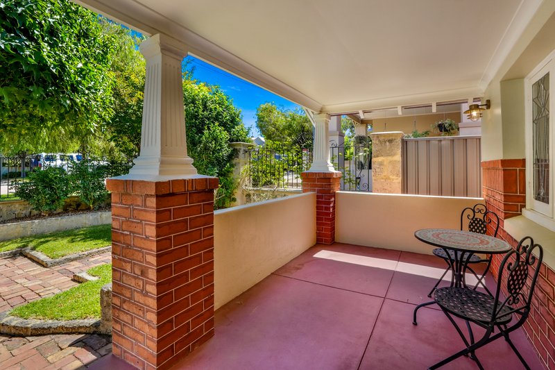 Photo - 128 Shakespeare Street, Mount Hawthorn WA 6016 - Image 3