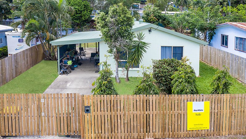 Photo - 128 Shute Harbour Road, Cannonvale QLD 4802 - Image 2