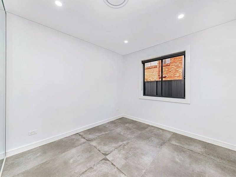 Photo - 1/28 Simmat Avenue, Condell Park NSW 2200 - Image 3