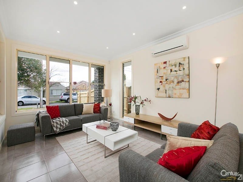 Photo - 1/28 Strathmore Street, Bentleigh VIC 3204 - Image 2