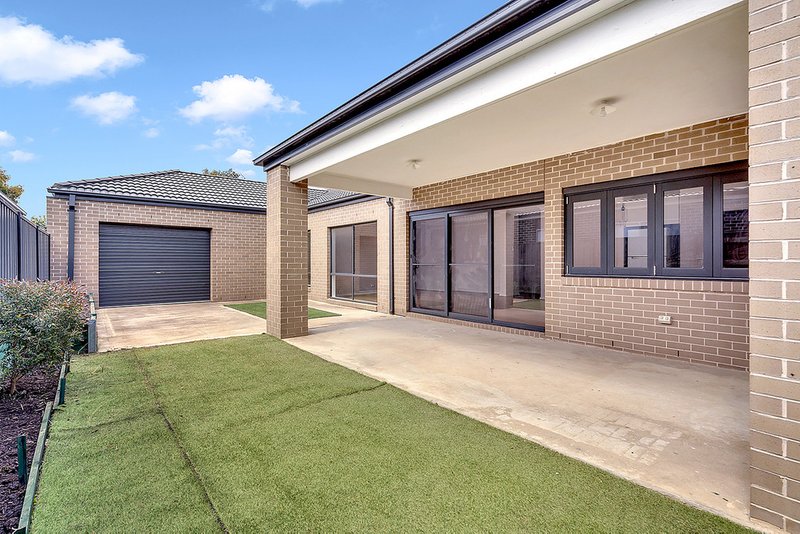 Photo - 128 Wattletree Street, Craigieburn VIC 3064 - Image 14