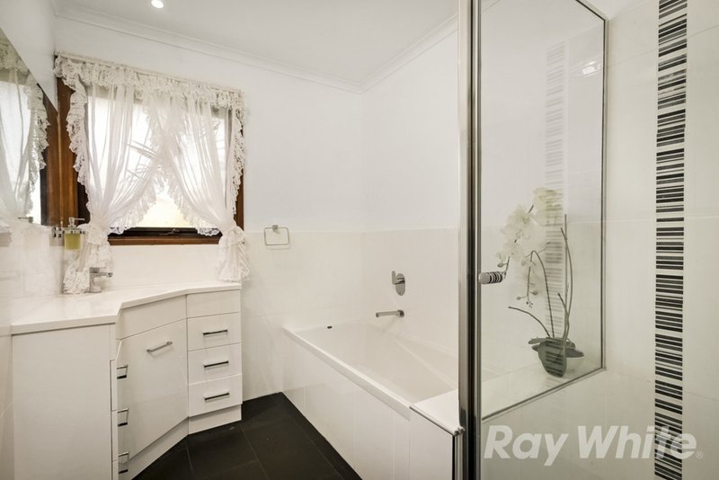 Photo - 128 Whites Lane, Wheelers Hill VIC 3150 - Image 7