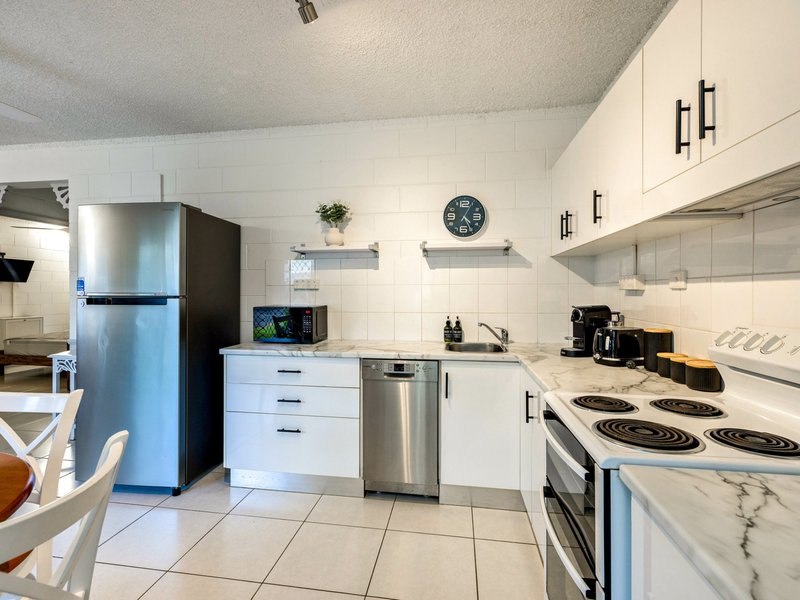 Photo - 1/281 Lake Street, Cairns North QLD 4870 - Image 1