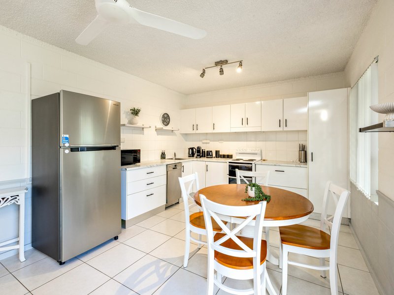 Photo - 1/281 Lake Street, Cairns North QLD 4870 - Image 2