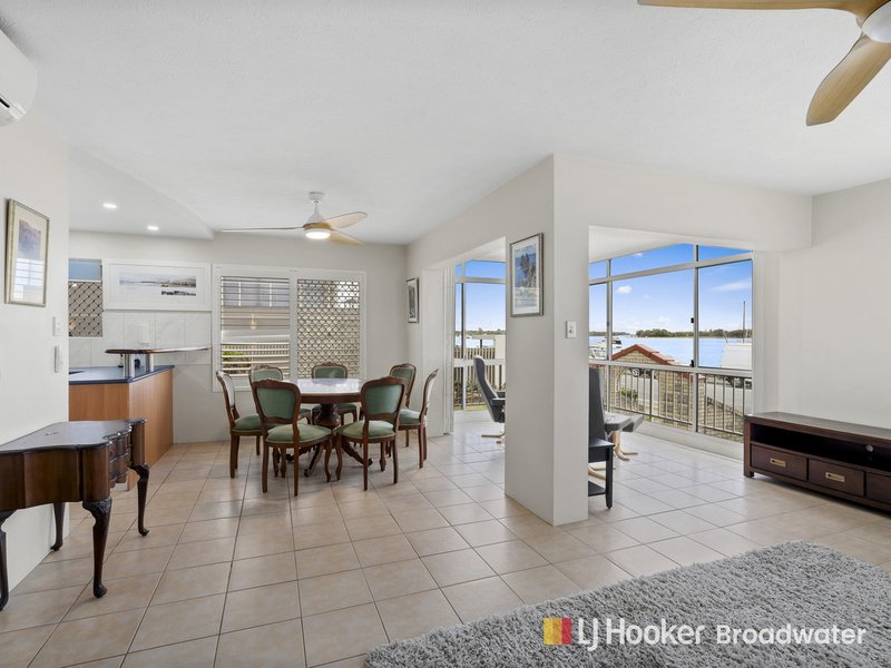 Photo - 1/282 Marine Parade, Labrador QLD 4215 - Image 2