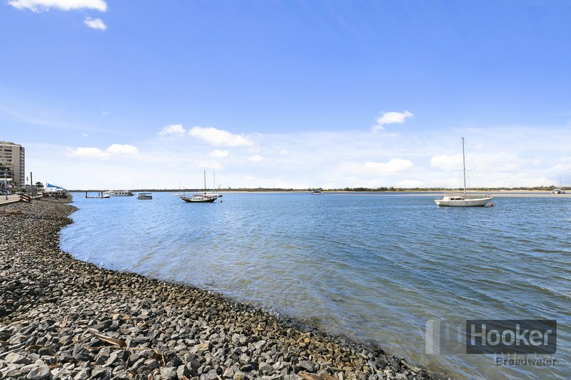 Photo - 1/282 Marine Parade, Labrador QLD 4215 - Image 17