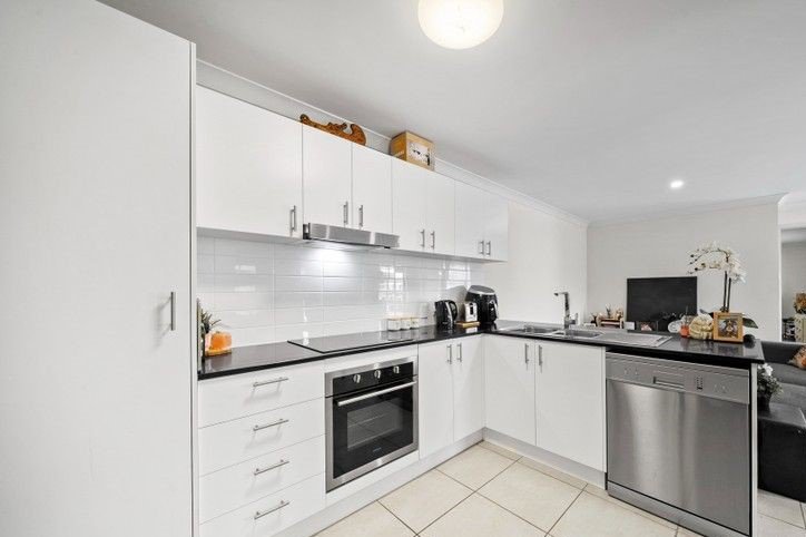 Photo - 1/289 Herses Road, Eagleby QLD 4207 - Image 2