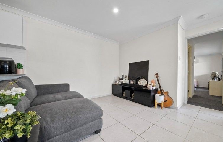 Photo - 1/289 Herses Road, Eagleby QLD 4207 - Image 3