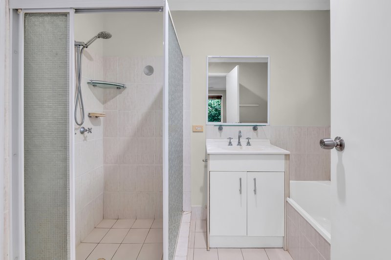 Photo - 1/29-31 Golden Palms Court, Ashmore QLD 4214 - Image 13