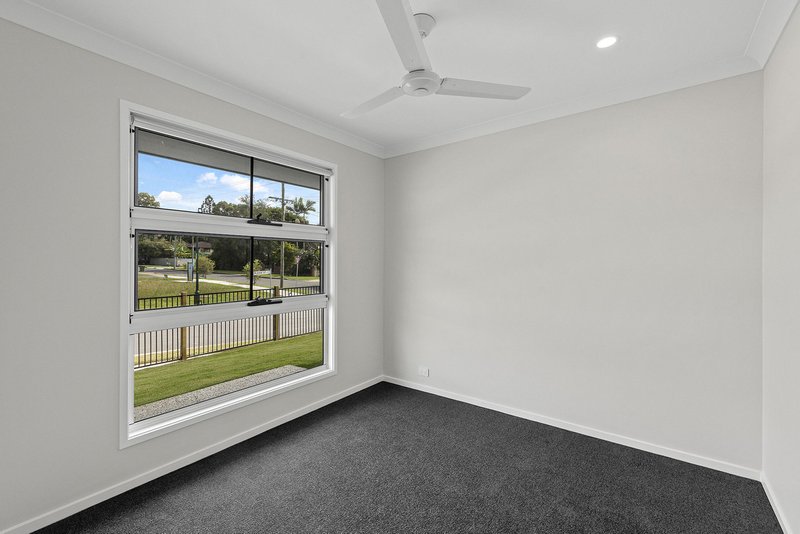 Photo - 1/29 Akers Road, Lawnton QLD 4501 - Image 2