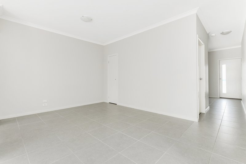 Photo - 129 Arena Avenue, Roxburgh Park VIC 3064 - Image 3