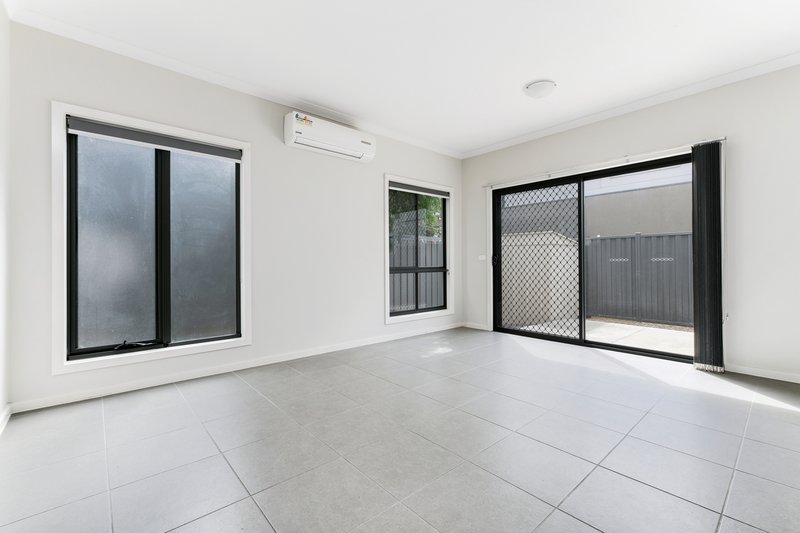 Photo - 129 Arena Avenue, Roxburgh Park VIC 3064 - Image 5